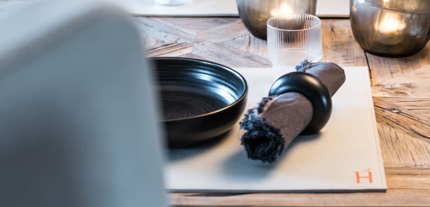 Wohnung einrichten Interior Design online Shop - Tisch Gedeckt Serviette Teller Deko