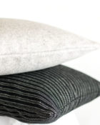 Stapel Kissen Streifen Schwarz Weiß Grau