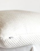 HOATÉ Kissen Escondido Twill Weiss Schild Struktur Baumwolle Viskose