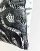 Designers Guild Kissen Latticino Dunkelgrau Muster Samt Glanz Cushion