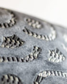 Designers Guild Kissen Latticino Dunkelgrau Muster Samt Glanz Cushion