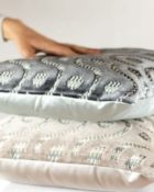 Designers Guild Kissen Latticino Natur Grau Muster Samt Glanz Kissen