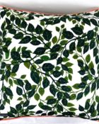 Designers Guild Kissen Bayou Fantasy Prisme Blätter Couchdeko Kissenguide mit Kissen dekorieren Kissen richtig arrangieren Dekokissen für Couch und Bett Sofa mit Kissen dekorieren