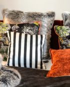 Couchdeko Kissenguide mit Kissen dekorieren Kissen richtig arrangieren Dekokissen für Couch und Bett Sofa mit Kissen dekorieren