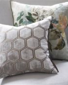 Designers Guild Deko Kissen Manipur Oyster Couchdeko Kissenguide mit Kissen dekorieren Kissen richtig arrangieren Dekokissen für Couch und Bett Sofa mit Kissen dekorieren