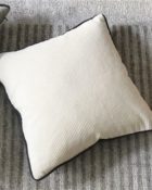 Designers Guild Deko Kissen Corda Chalk Couchdeko Kissenguide mit Kissen dekorieren Kissen richtig arrangieren Dekokissen für Couch und Bett Sofa mit Kissen dekorieren