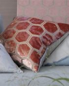 Designers Guild Deko Kissen Manipur Coral Couchdeko Kissenguide mit Kissen dekorieren Kissen richtig arrangieren Dekokissen für Couch und Bett Sofa mit Kissen dekorieren