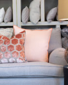 Designers Guild Deko Kissen Couchdeko Kissenguide mit Kissen dekorieren Kissen richtig arrangieren Dekokissen für Couch und Bett Sofa mit Kissen dekorieren