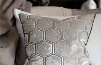 Designers Guild Kissen Manipur Oyster Dekokissen Muster Samt