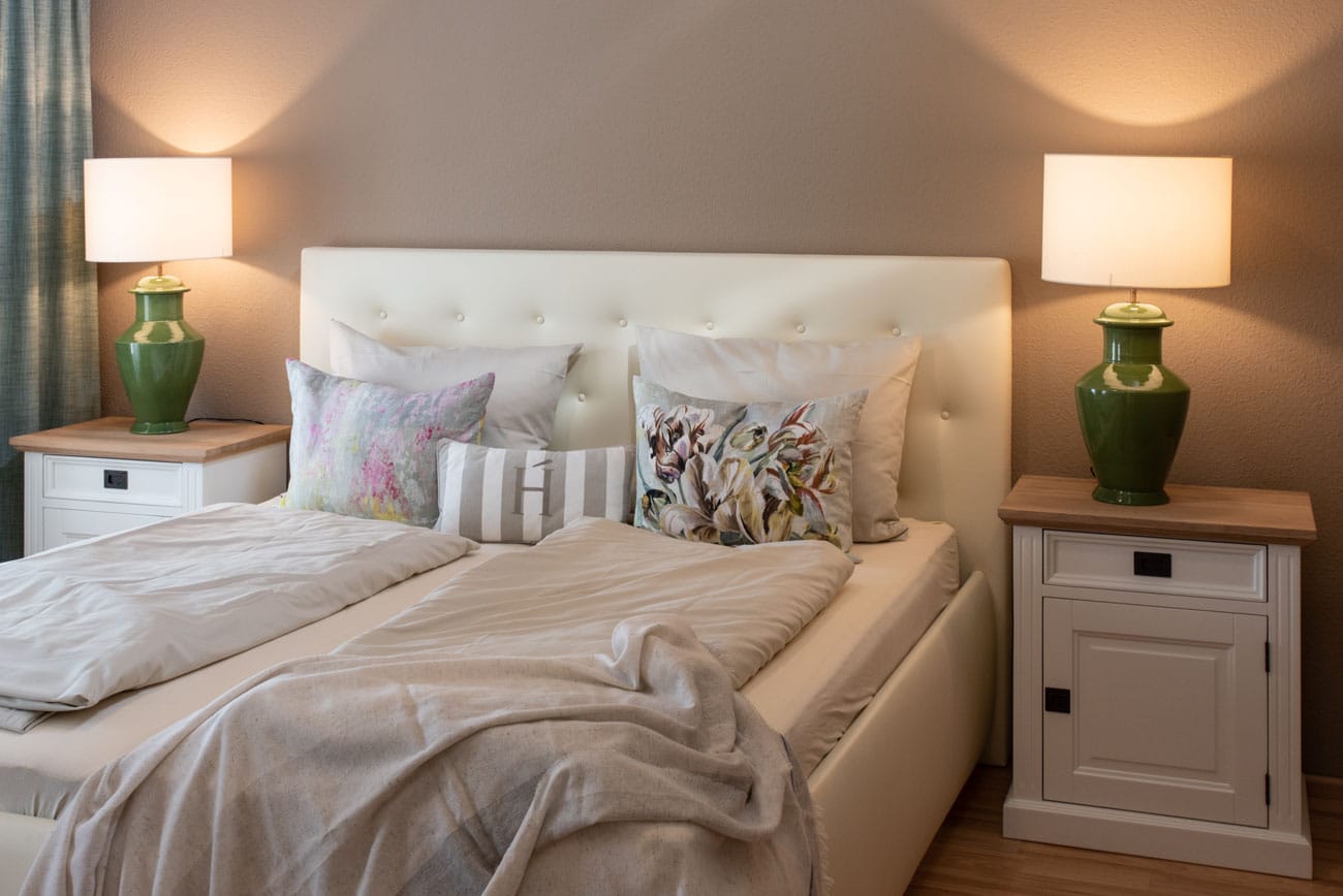 Camping_-31 Einrichtung für Ferienwohnungen schlafzimmer bett leuchten