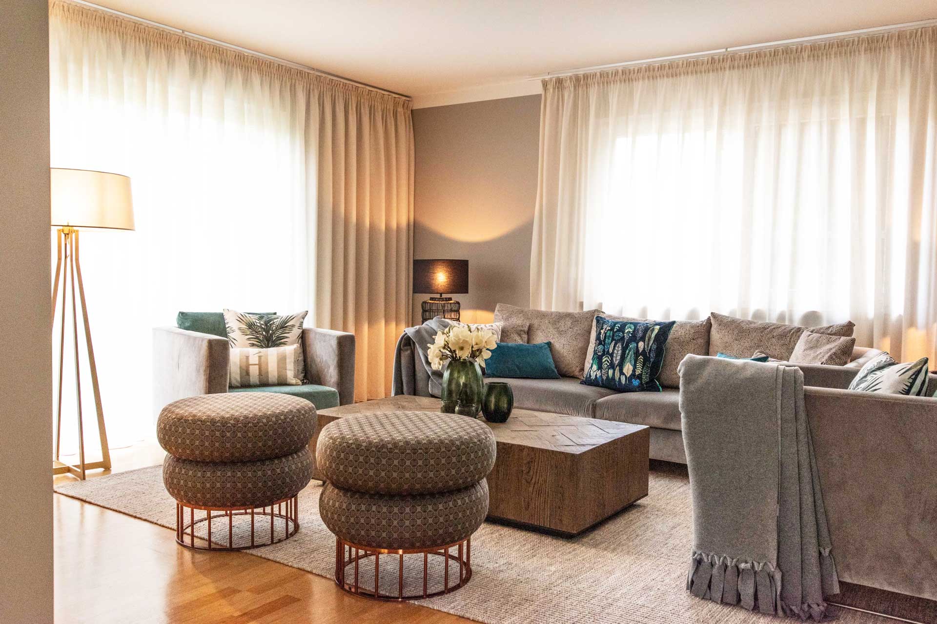 Einrichtung Wohnung wohnzimmer iengerichtet couch gardinen