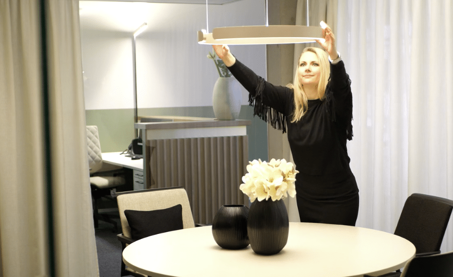 Büro-gemütlich Büro einrichten besprechungsraum tisch beleuchtung