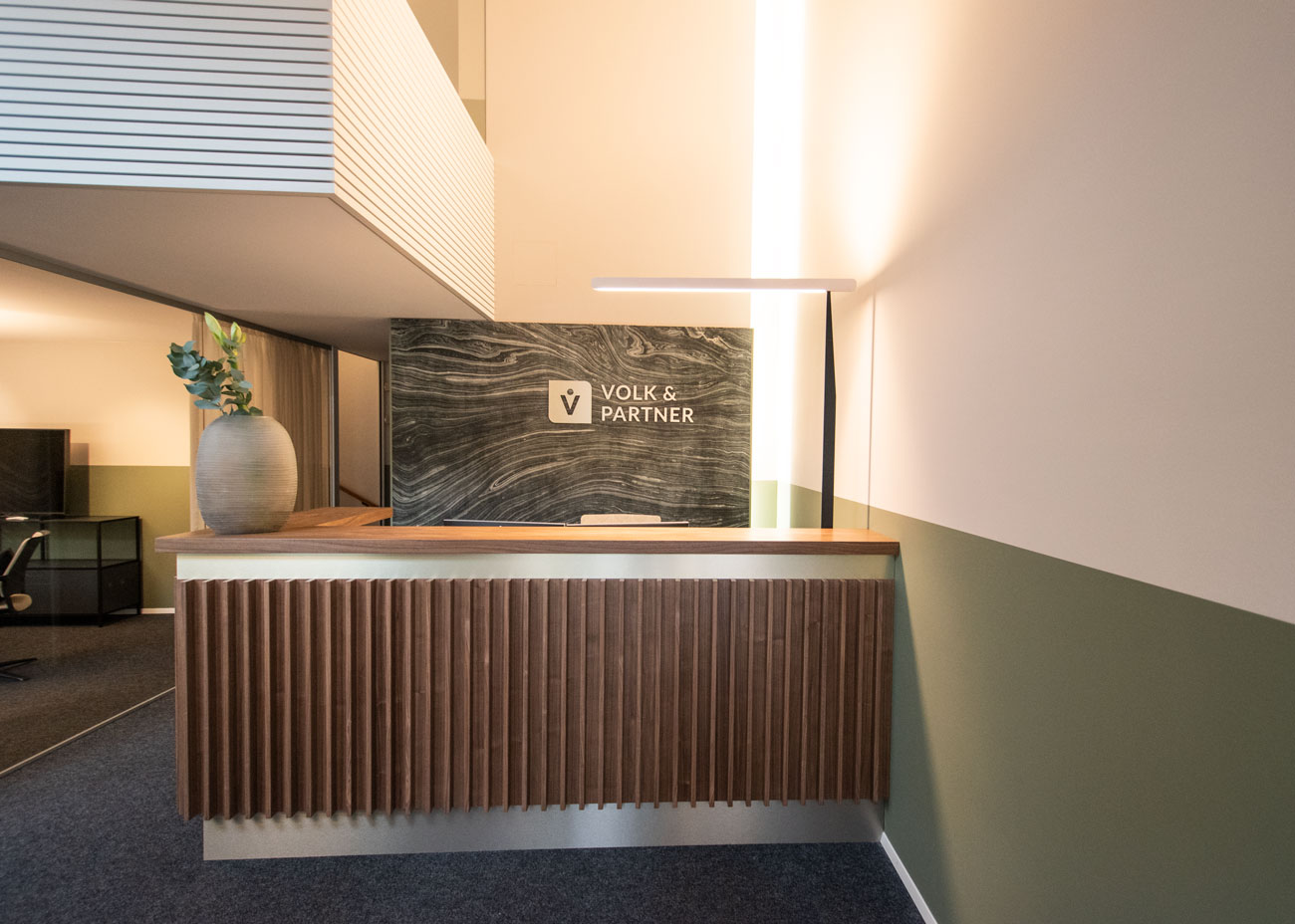 Portfolio7-DSC_0207-Kopie Büro einrichten Empfangstresen
